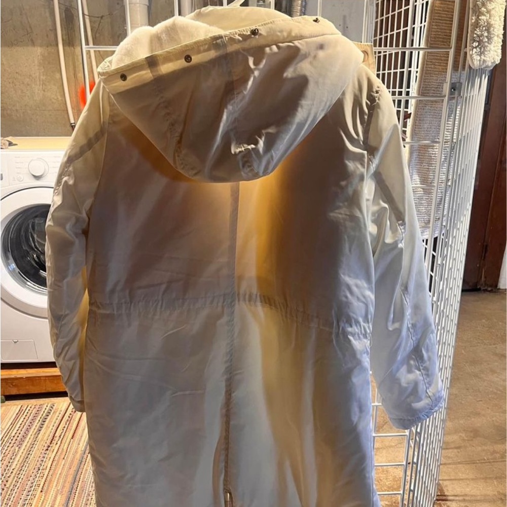 Never worn white mid length winter coat size small in great shape